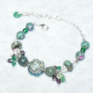 Green glass flower bracelet with crystal clusters BC-25-004
